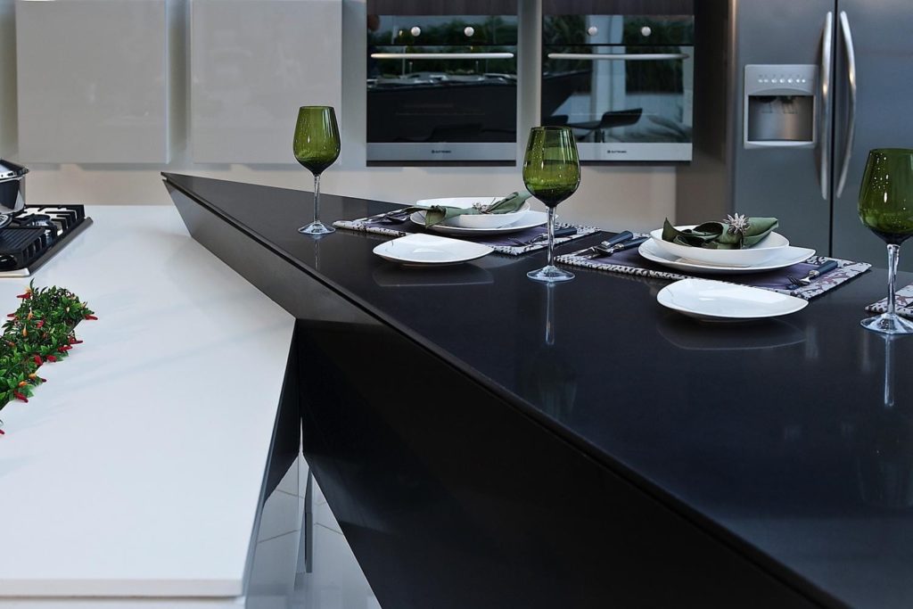 silestone-quartz-kitchen-cocina-blanco-zeus-carbono-pulido-polish-02