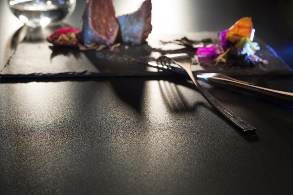 silestone-quartz-kitchen-cocina-cemento-spa-detail-detalle-suede