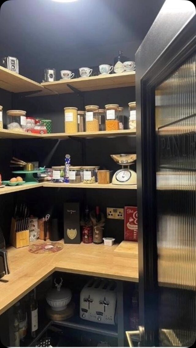#bespokekitchen #pantry #modernkitchen #kitchen #kitchendesign #bespokepantry