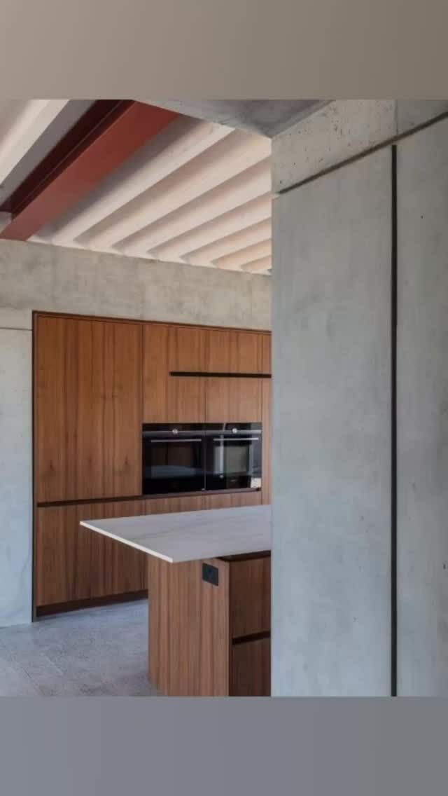 We are delighted and excited to share that a house where we installed the kitchen wardrobes, utility, boot room, vanity units, and media unit last year in Sutton will be featured on @rteone Room to Improve this Sunday, 11 January, at 9.30pm, when @DermotBannon brings his clients around to view the project as part of the show.
We were delighted to be part of the team below who helped create this unique and beautiful home. We are really looking forward to seeing it all on the big screen this Sunday. Architect:@Brennanfurlong 
Contractor:@devinebuildingservicesltd 
Interiors: @interiorsbycaroline 
Lighting: @wink.lighting 
Rooflights:@vindryseindowsanddoors
Joinery:@Fitzhenry.ie Photos:@fionnmccann Dekton worktop: granite&marblecraft Appliance@siemensireland @liebherrappliancesire #roomtoimprove #bespokekitchen #kitchendesign #kitchendecor #kitchengardens